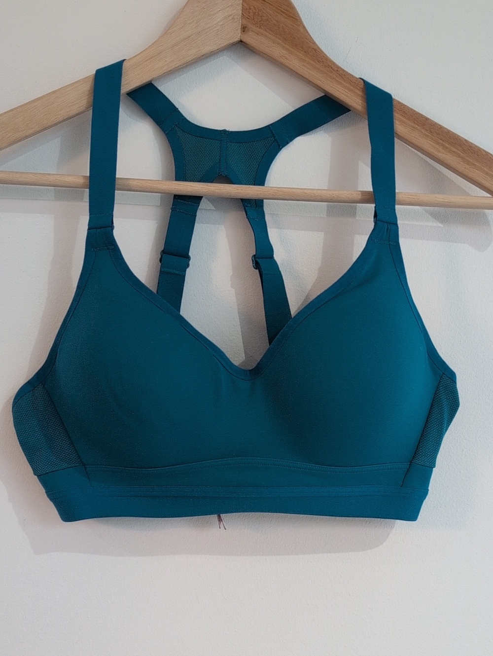 Victoria's Secret Incredible Teal Racerback Sports Bra Size 34B/B75